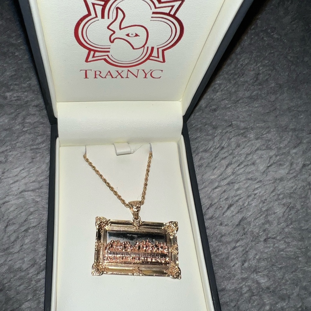 Traxnyc 10K Gold Last Supper Pendant Set